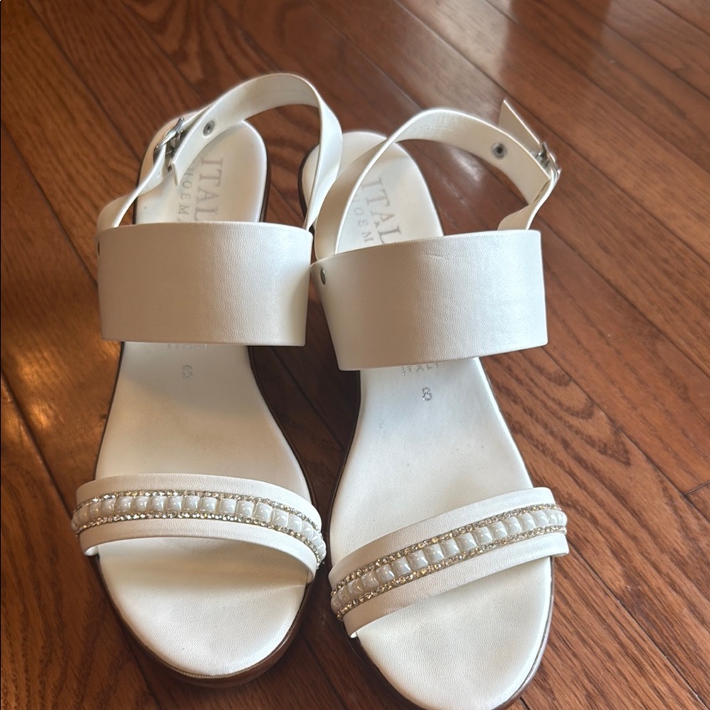 Italian Shoemakers Cream Sandals with Wide Strap Design